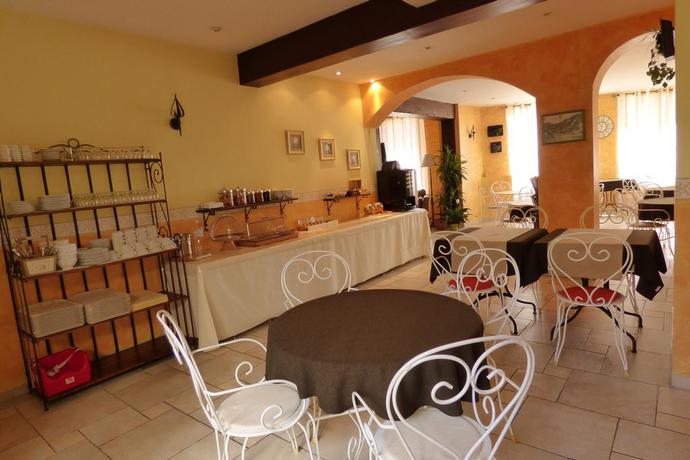 Imagen del bar/restaurante del Hotel Brit Bleu Nuit. Foto 2