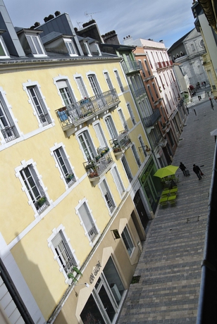 Imagen de los exteriores del Hotel Brit Bosquet Pau Centre. Foto 12