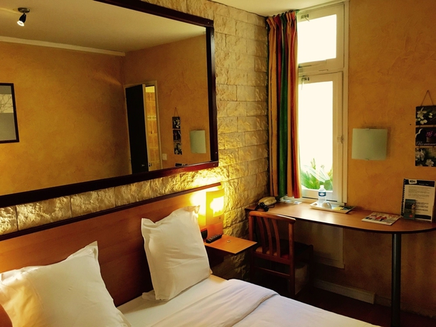 Imagen de la habitación del Hotel Brit Bosquet Pau Centre. Foto 9