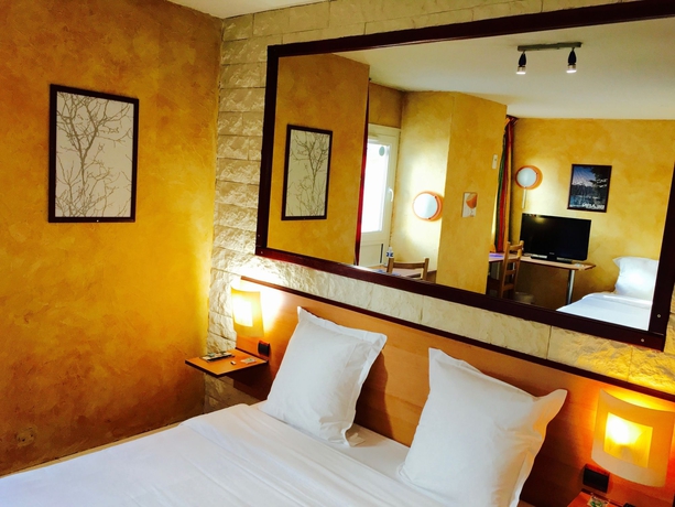 Imagen de la habitación del Hotel Brit Bosquet Pau Centre. Foto 11