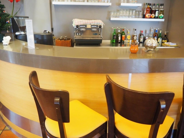 Imagen del bar/restaurante del Hotel Brit Castres. Foto 9