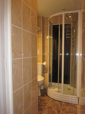 Imagen de la habitación del Hotel Brit Colbert Juan Les Pins. Foto 3