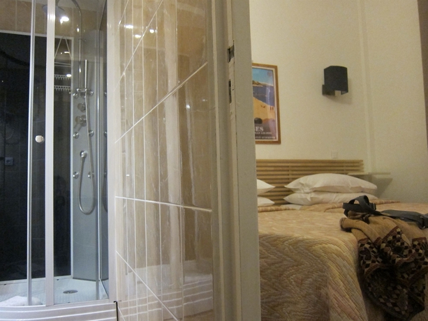 Imagen de la habitación del Hotel Brit Colbert Juan Les Pins. Foto 4