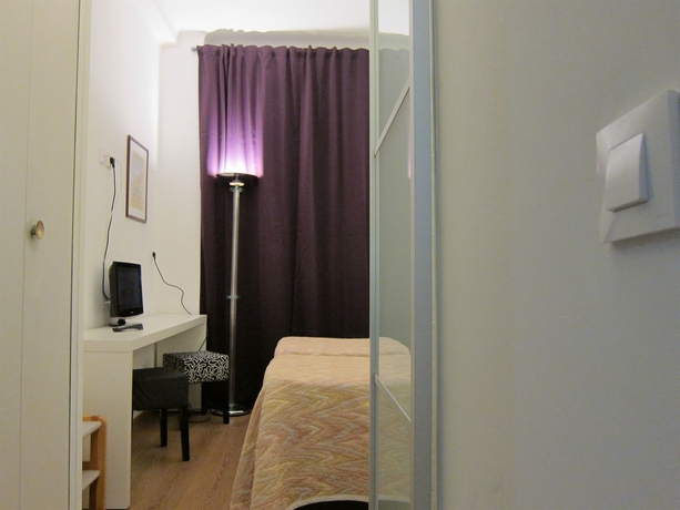 Imagen de la habitación del Hotel Brit Colbert Juan Les Pins. Foto 10