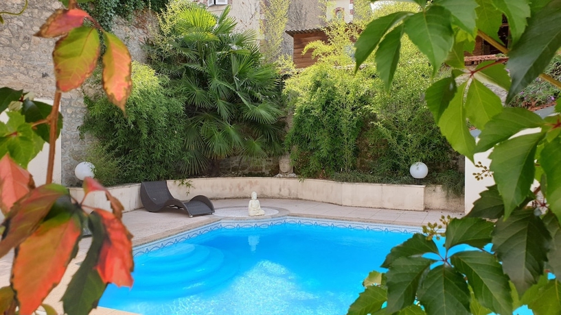 Imagen de la piscina del Hotel Brit Confort Auclair Gueret. Foto 17