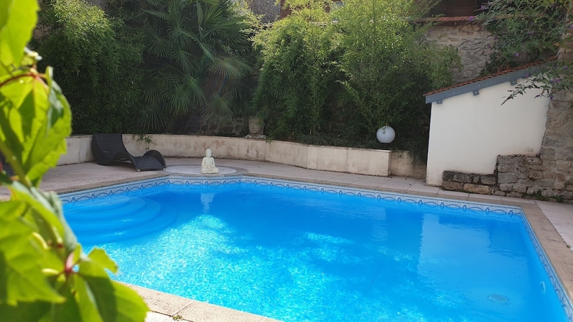 Imagen de la piscina del Hotel Brit Confort Auclair Gueret. Foto 18