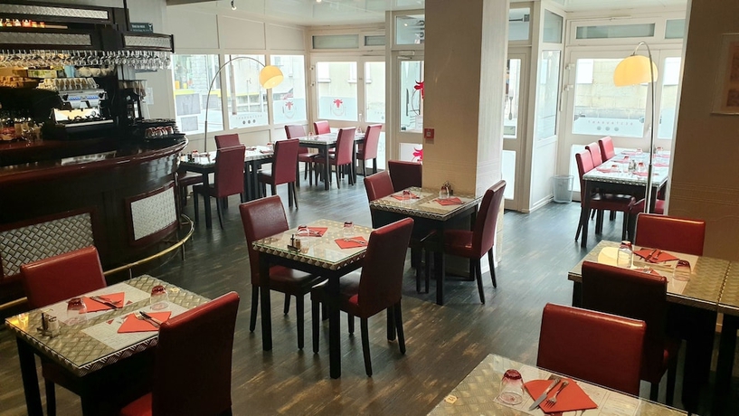 Imagen del bar/restaurante del Hotel Brit Confort Auclair Gueret. Foto 4