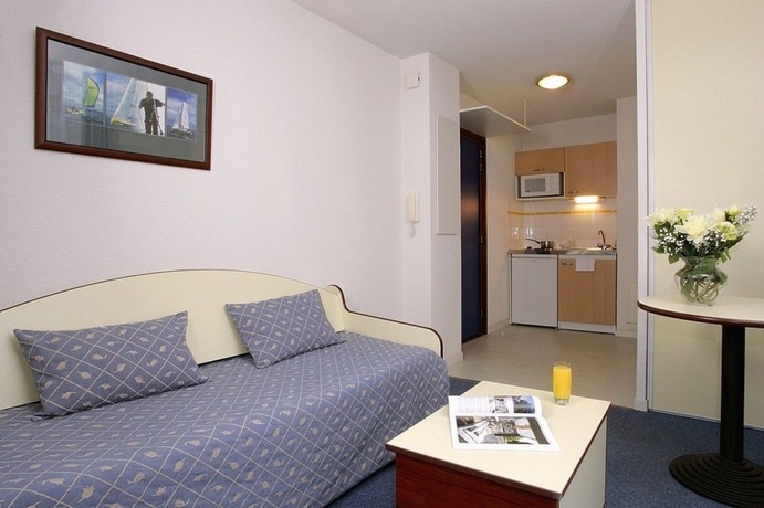 Imagen de los interiores del Hotel Brit Confort Lannion Centre Gare. Foto 13