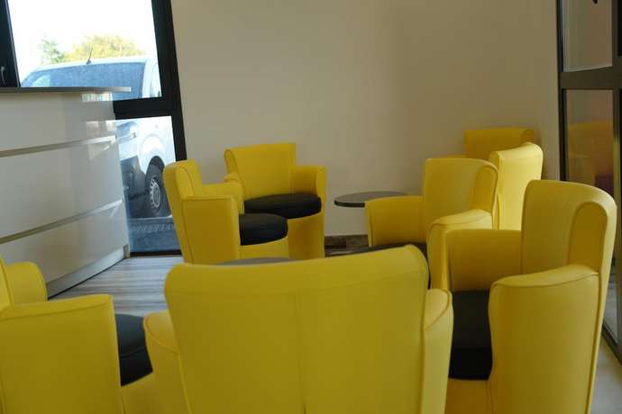 Imagen de los interiores del Hotel Brit Confort Loches. Foto 18