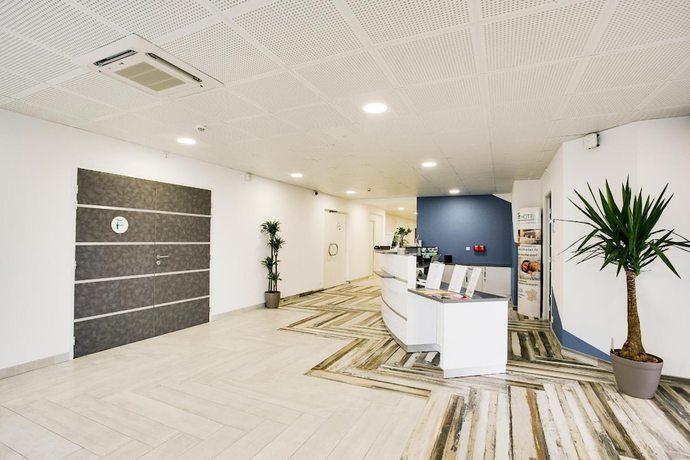 Imagen de los interiores del Hotel Brit Confort Loches. Foto 19