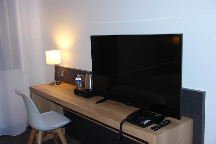 Imagen de la habitación del Hotel Brit Confort Loches. Foto 10