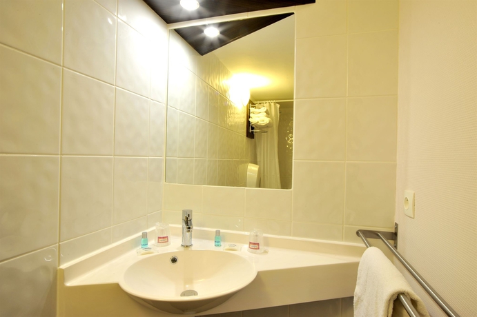 Imagen de la habitación del Hotel Brit Confort Lyon Dardilly. Foto 9