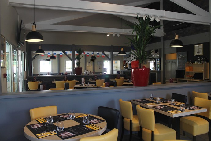 Imagen del bar/restaurante del Hotel Brit Confort Manosque Cadarache. Foto 6