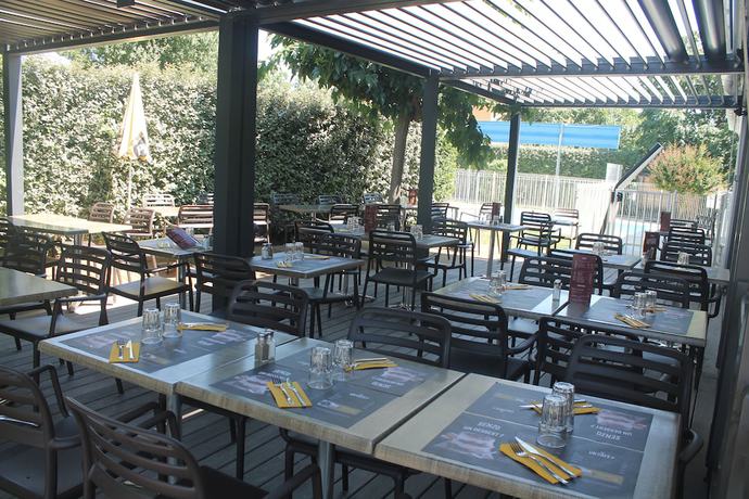 Imagen del bar/restaurante del Hotel Brit Confort Manosque Cadarache. Foto 8