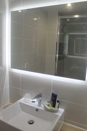 Imagen de la habitación del Hotel Brit Confort Manosque Cadarache. Foto 16