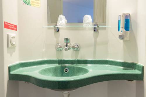 Imagen de la habitación del Hotel Brit Confort Marvejols. Foto 7