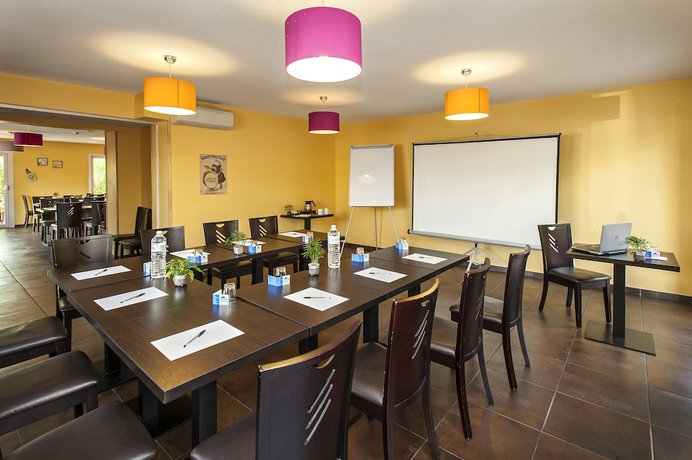 Imagen de los interiores del Hotel Brit Confort Montauban. Foto 13