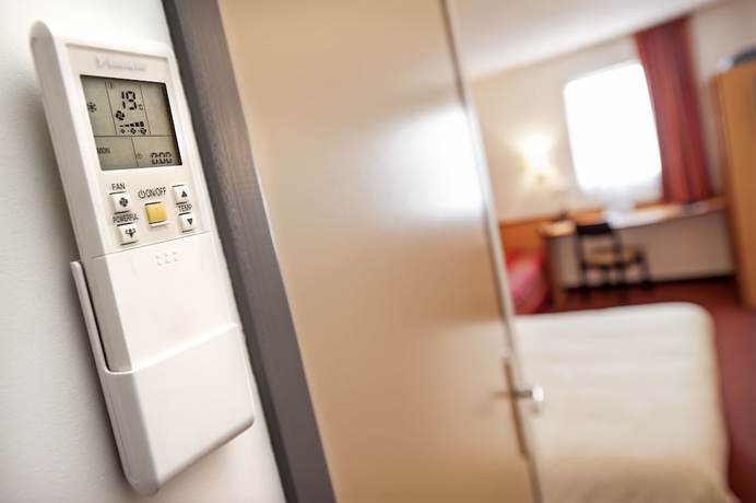 Imagen de la habitación del Hotel Brit Confort Montauban. Foto 12