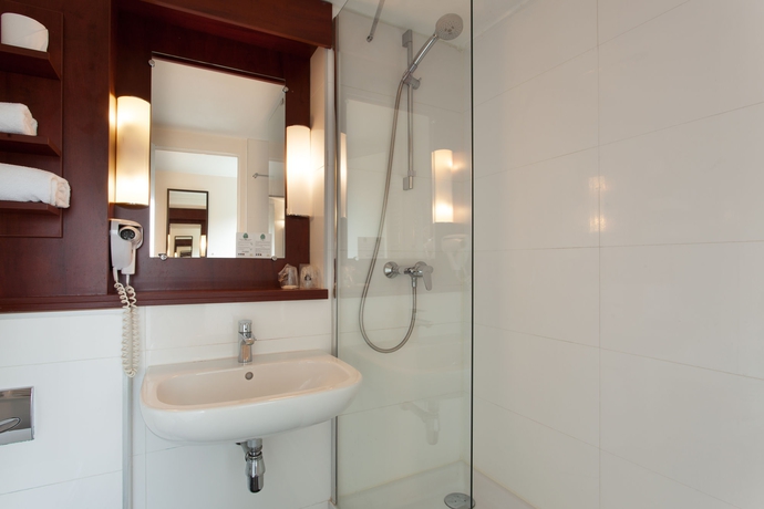 Imagen de la habitación del Hotel Brit Confort Orly Morangis. Foto 3