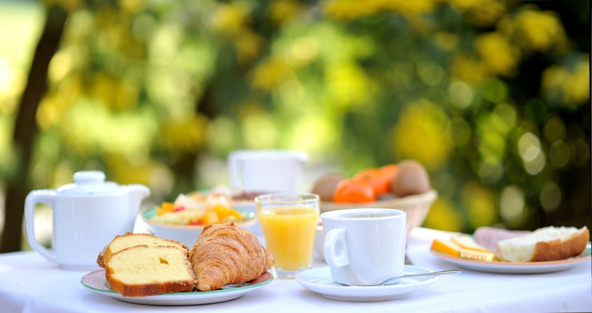 Imagen del bar/restaurante del Hotel Brit Confort Pau Lons. Foto 4