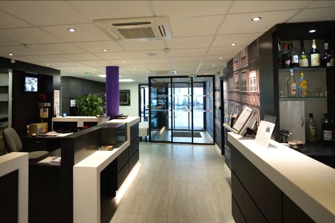 Imagen de los interiores del Hotel Brit Confort Rouen Centre. Foto 18