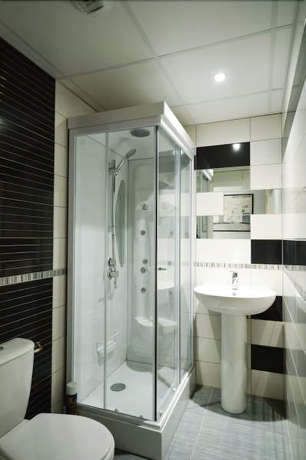 Imagen de la habitación del Hotel Brit Confort Rouen Centre. Foto 11