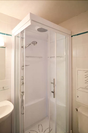 Imagen de la habitación del Hotel Brit Confort Rouen Centre. Foto 15