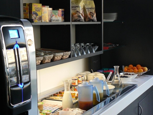 Imagen del bar/restaurante del Hotel Brit Confort Rouen Centre. Foto 2