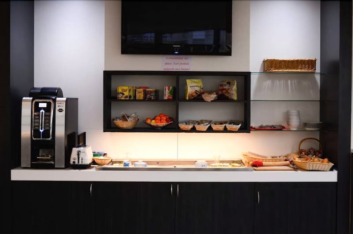 Imagen del bar/restaurante del Hotel Brit Confort Rouen Centre. Foto 4