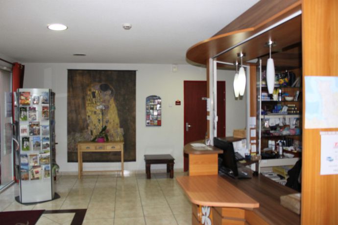 Imagen de los interiores del Hotel Brit Confort Saint-l&ocirc;. Foto 11