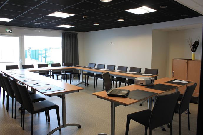 Imagen de los interiores del Hotel Brit Confort Saint-l&ocirc;. Foto 12
