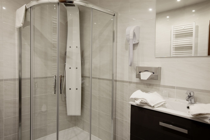 Imagen de la habitación del Hotel Brit De Grignan. Foto 8