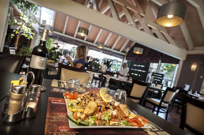 Imagen del bar/restaurante del Hotel Brit Deltour Confort Mende. Foto 2