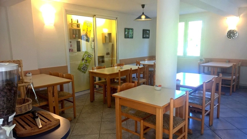 Imagen del bar/restaurante del Hotel Brit Deltour Essentiel Mende. Foto 6