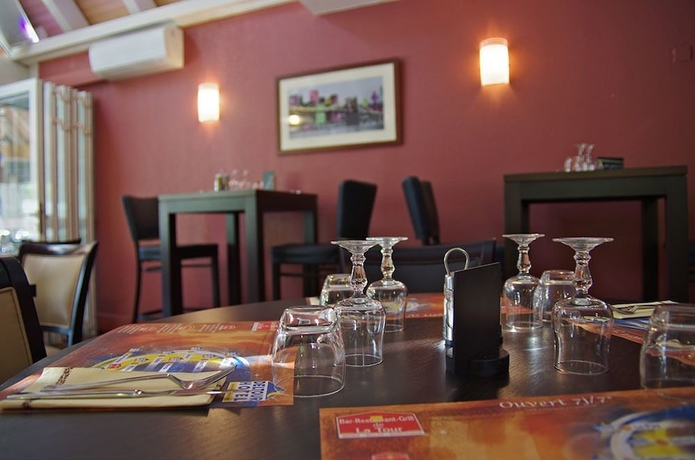 Imagen del bar/restaurante del Hotel Brit Deltour Essentiel Mende. Foto 9