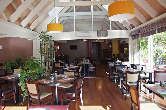 Imagen del bar/restaurante del Hotel Brit Deltour Essentiel Mende. Foto 10