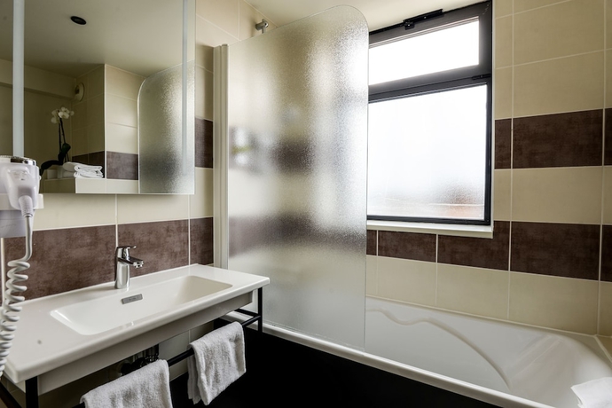 Imagen de la habitación del Hotel Brit Du Stade. Foto 11