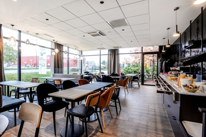 Imagen del bar/restaurante del Hotel Brit Du Stade. Foto 2