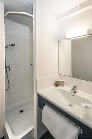 Imagen de la habitación del Hotel Brit Essentiel Millau. Foto 9