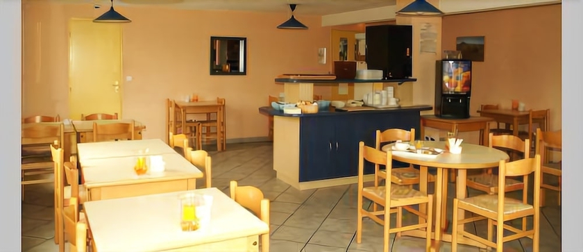 Imagen del bar/restaurante del Hotel Brit Essentiel St Flour. Foto 5