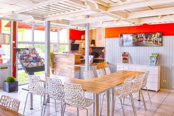 Imagen del bar/restaurante del Hotel Brit H&ocirc;tel M&acirc;con Nord. Foto 10