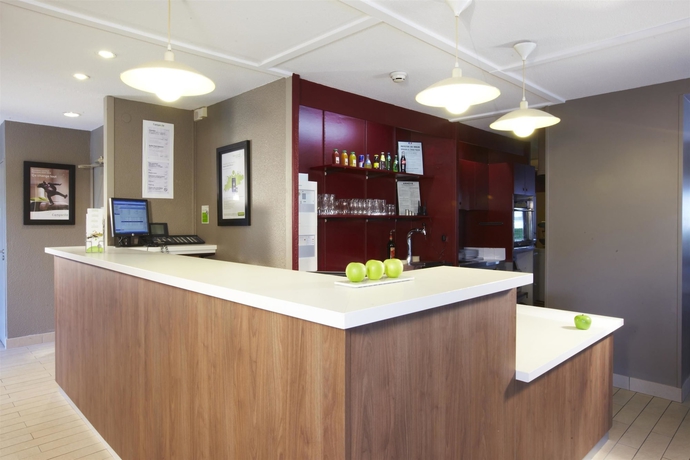 Imagen de los interiores del Hotel Brit Hotel Confort Dinan Taden. Foto 16