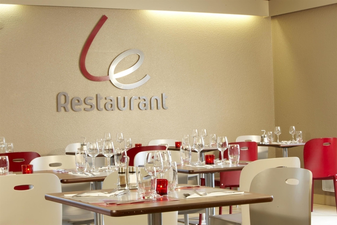 Imagen del bar/restaurante del Hotel Brit Hotel Confort Dinan Taden. Foto 2