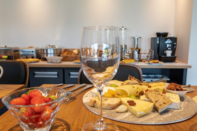 Imagen del bar/restaurante del Hotel Brit Hotel De L'Hippodrome - Ploermel. Foto 7