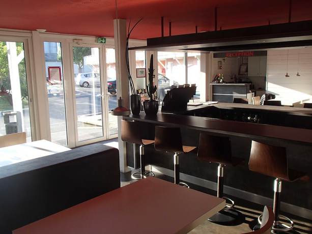 Imagen del bar/restaurante del Hotel Brit Hotel Essentiel Albi Parc des Expos. Foto 3