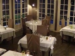 Imagen del bar/restaurante del Hotel Brit Hotel Le Relais Du Mont. Foto 2