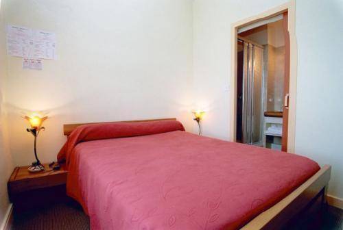 Imagen de la habitación del Hotel Brit L'arrivée Guingamp. Foto 4