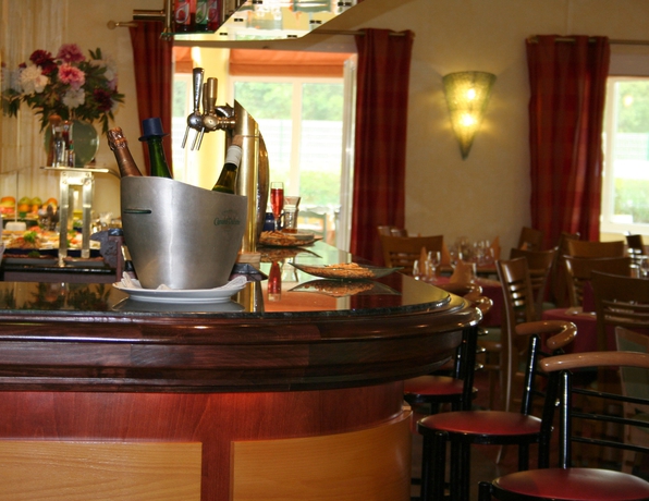 Imagen del bar/restaurante del Hotel Brit Le Cottage. Foto 6