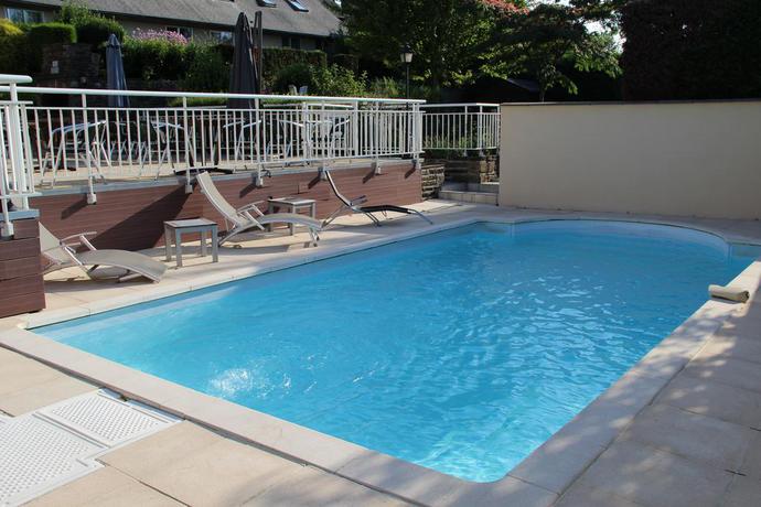 Imagen de la piscina del Hotel Brit Le Cygne. Foto 8