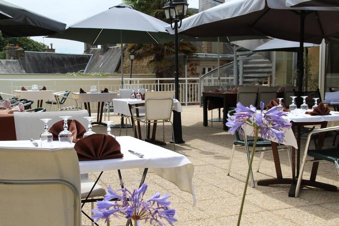 Imagen del bar/restaurante del Hotel Brit Le Cygne. Foto 2